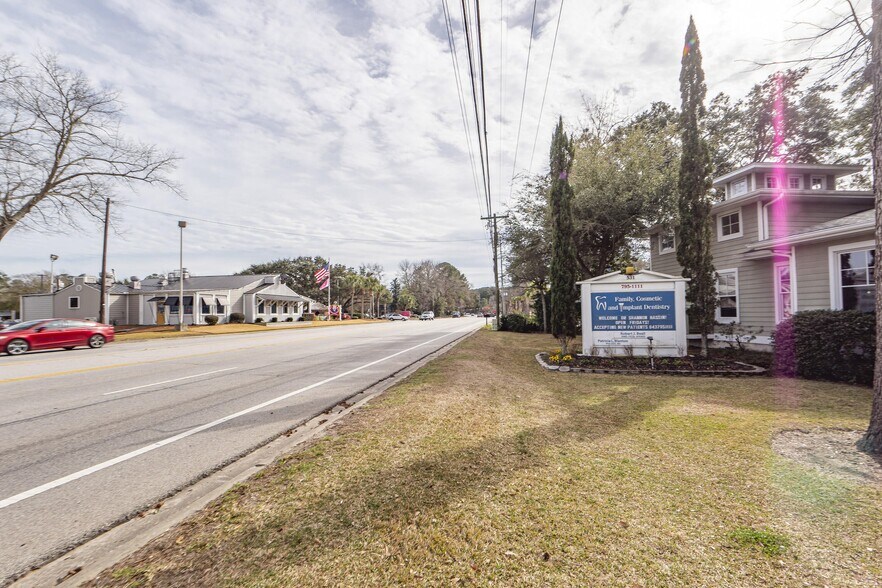 More Photos Of 531 Folly Rd, Charleston Medical For Sale