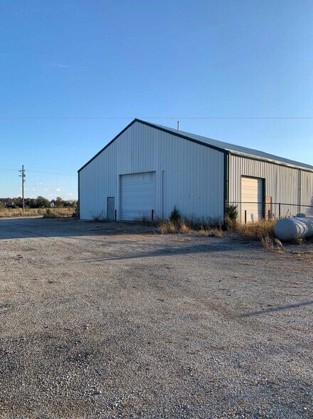 More Photos Of 4700 W 7th St, Joplin Industrial For Sale