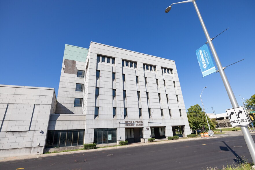 More Photos Of 110 E Warren Ave, Detroit Medical For Lease