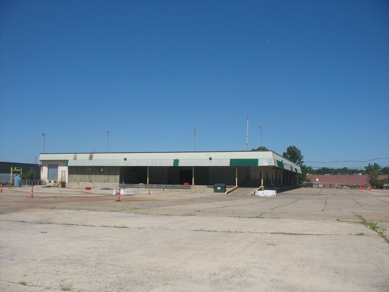 More Photos Of 160 E Essex Ave, Avenel Warehouse For Lease