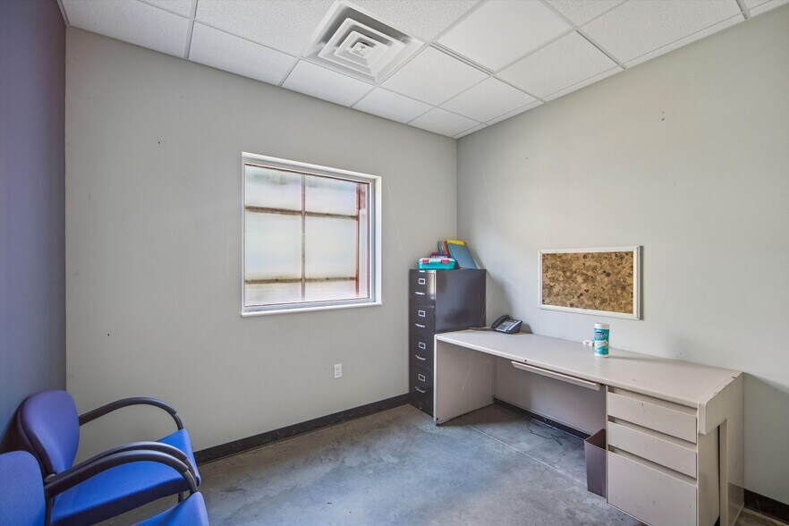 More Photos Of 1802 Industrial Park Dr, Ellsworth Industrial For Sale