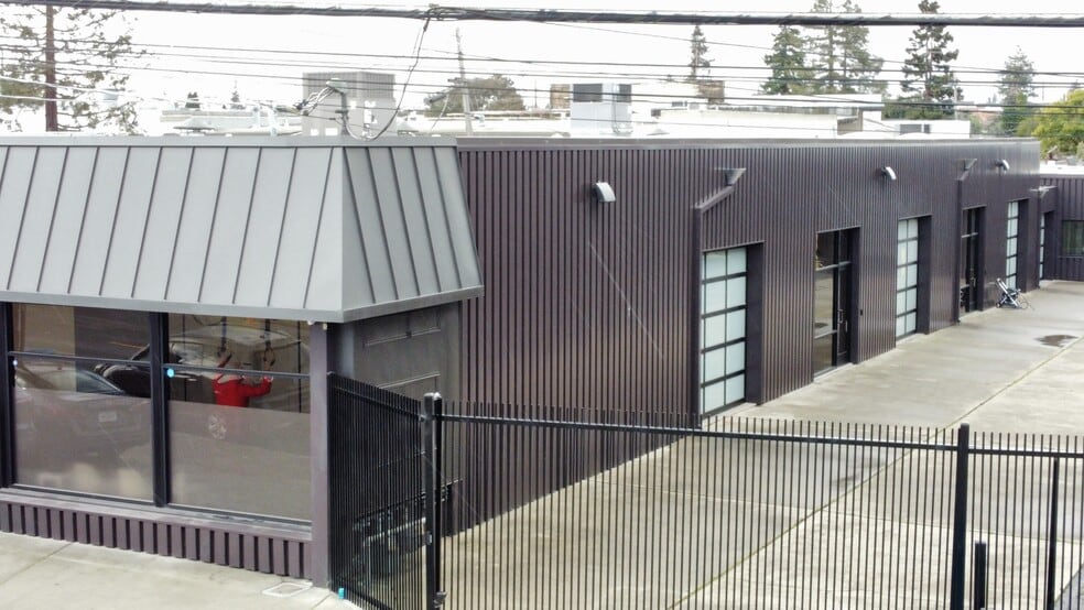 More Photos Of 2620-2626 Spring St, Redwood City Light Manufacturing For Lease