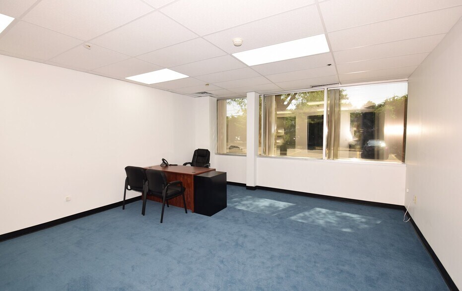 More Photos Of 25 Melville Park Rd, Melville Office For Lease