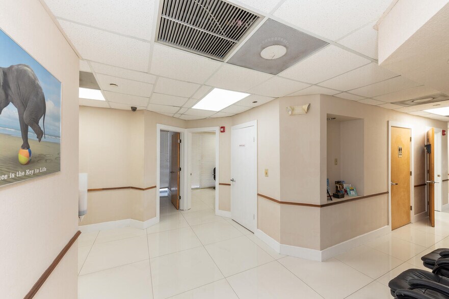 More Photos Of 2645 SW 37th Ave, Miami Medical For Lease