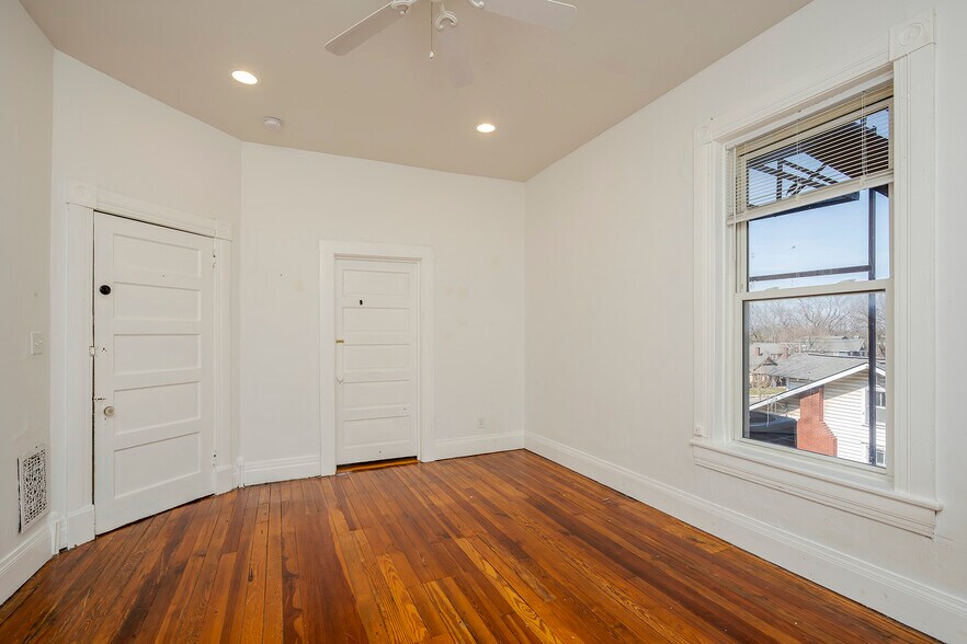 More Photos Of 199 E Loudon Ave, Lexington Office Residential For Sale