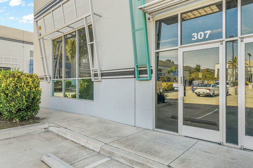 More Photos Of 861 Harold Pl, Chula Vista Research And Development For Sale