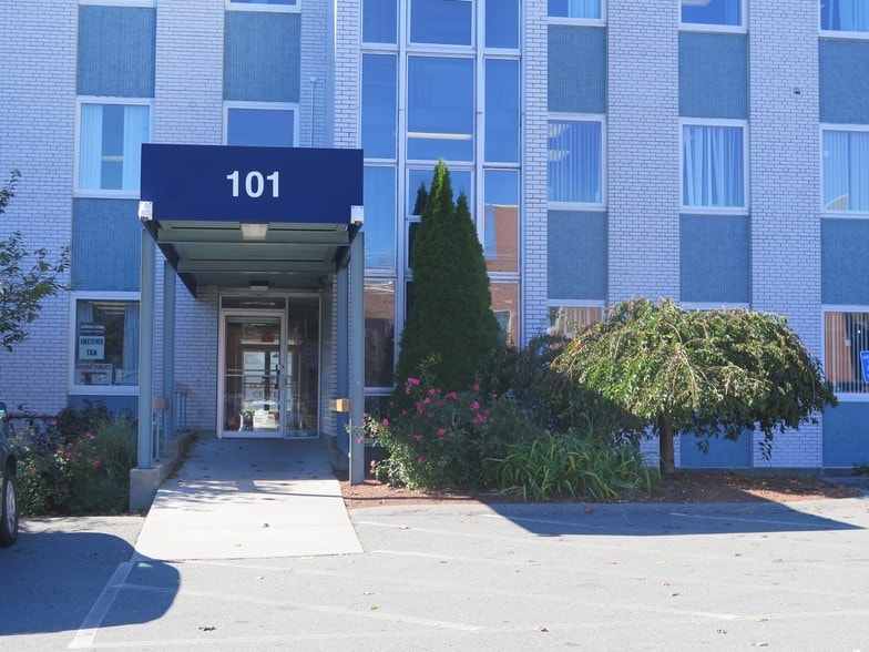 More Photos Of 101 Amesbury St, Lawrence Medical For Lease
