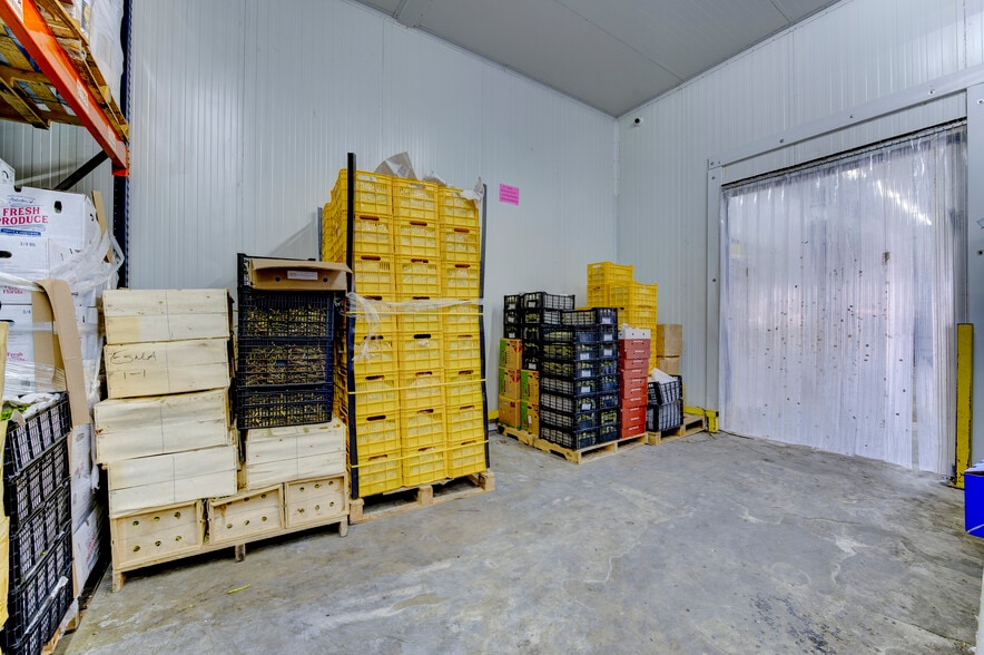 More Photos Of 7414 Domino Ln, Houston Light Distribution For Sale