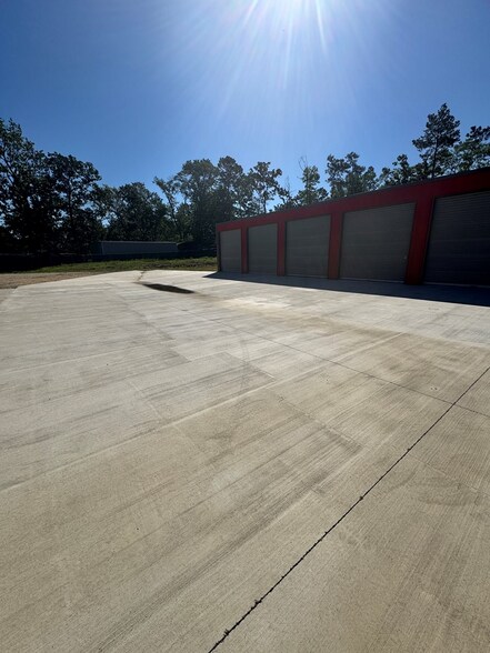 More Photos Of 277 Moses St, Zavalla Self Storage For Sale
