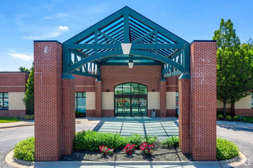 More Photos Of 101 NW Englewood Rd, Gladstone Medical For Sale