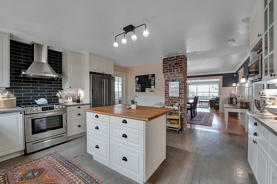 More Photos Of 8325-8337 SE 17th Ave, Portland Freestanding For Sale