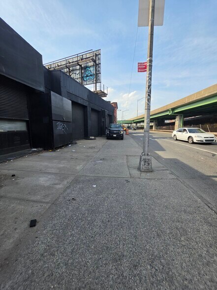 More Photos Of 286-294 Hamilton Ave, Brooklyn Warehouse For Lease