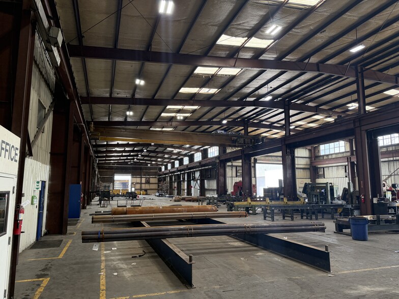 More Photos Of 11625 N Houston Rosslyn Rd, Houston Warehouse For Lease