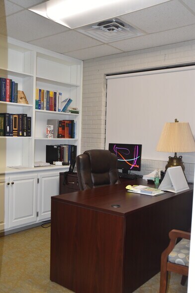 More Photos Of 311 W Wendover Ave, Greensboro Medical For Lease