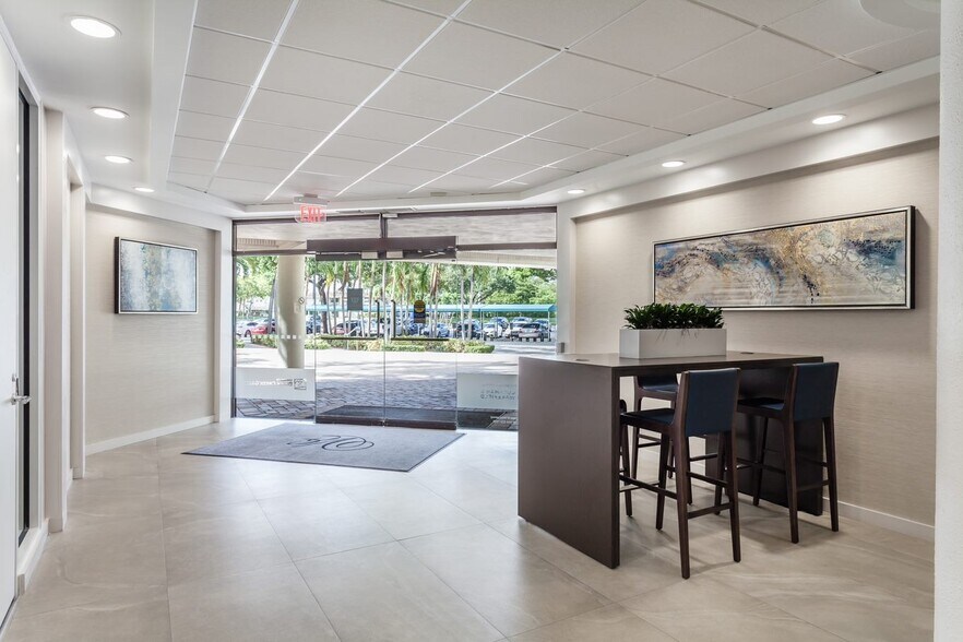 More Photos Of 3440 Hollywood Blvd, Hollywood Unknown For Lease