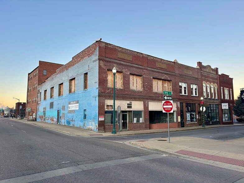 Primary Photo Of 130 Spring St, Johnson City General Retail For Lease