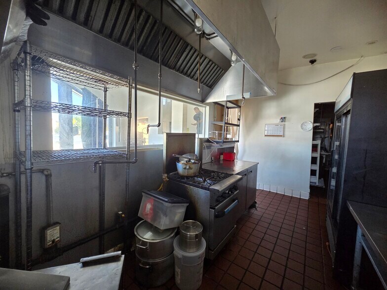 More Photos Of 3051-3055 3/4 Foothill Blvd, La Crescenta Apartments For Lease