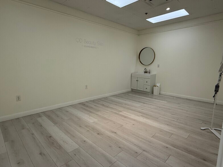 More Photos Of 9889 Bellaire Blvd, Houston General Retail For Sale