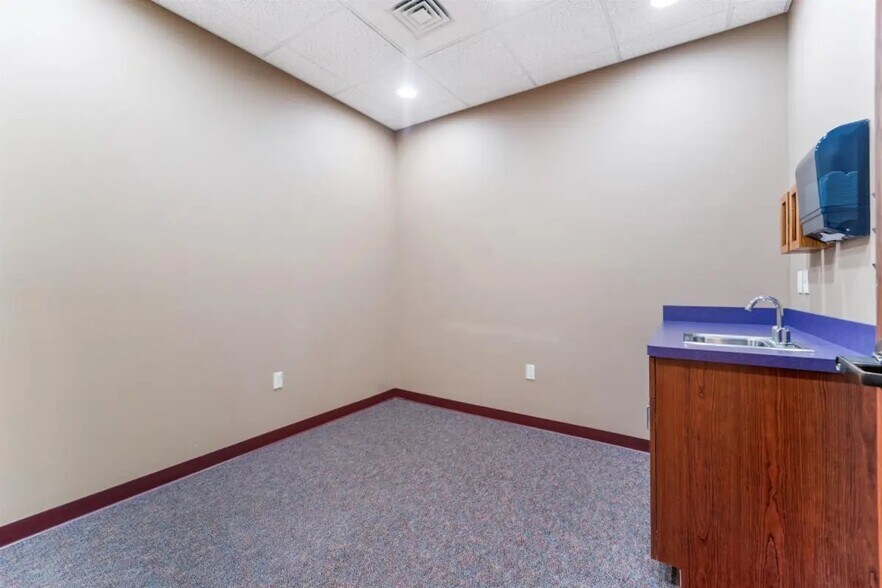 More Photos Of 180 Knights Way, Fond Du Lac Medical For Sale