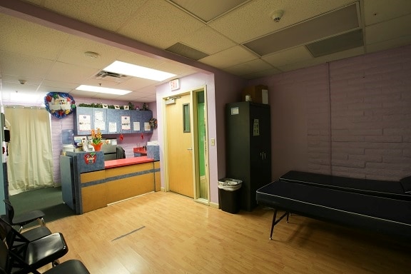 More Photos Of 5050 N 19th Ave, Phoenix Schools For Lease