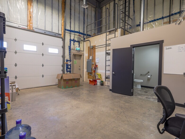 More Photos Of 4805 75 St, Stettler Storefront Retail Office For Sale