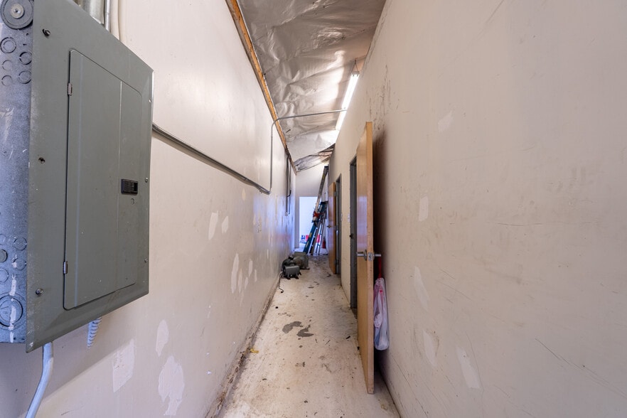 More Photos Of 5261-5265 E Washington Blvd, Commerce Warehouse For Sale