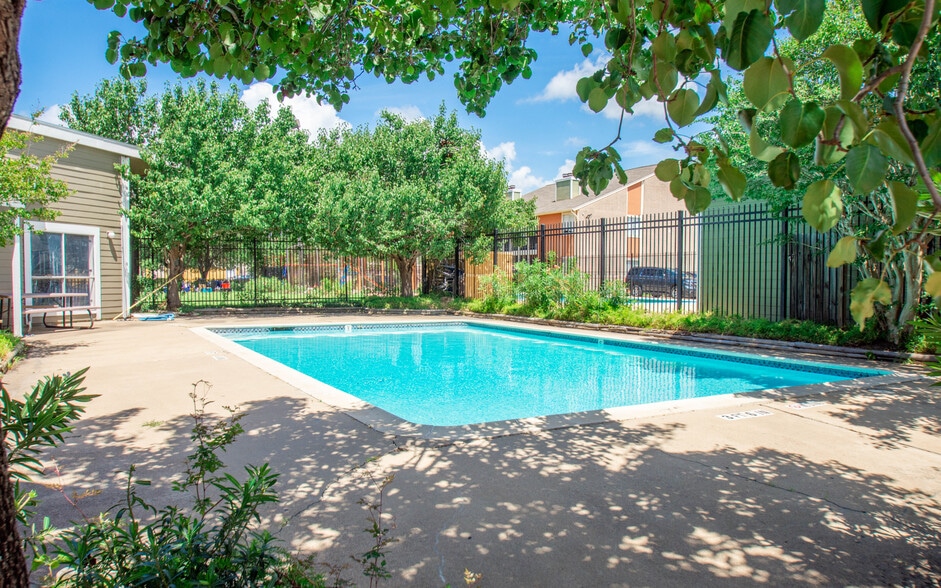 More Photos Of 12506 Ashford Meadow Dr, Houston Apartments For Sale