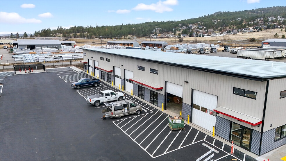 More Photos Of 4524 Barker Rd, Spokane Valley Showroom For Lease