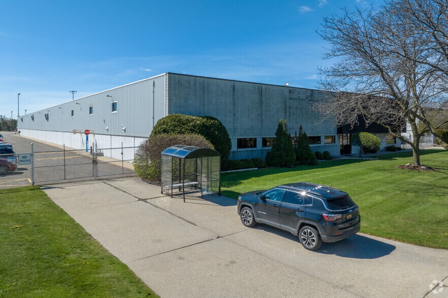 More Photos Of 33180 Fisher Dr, Saint Clair Shores Showroom For Lease