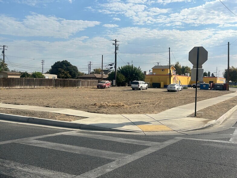 Primary Photo Of 601 11th Ave, Delano Land For Sale