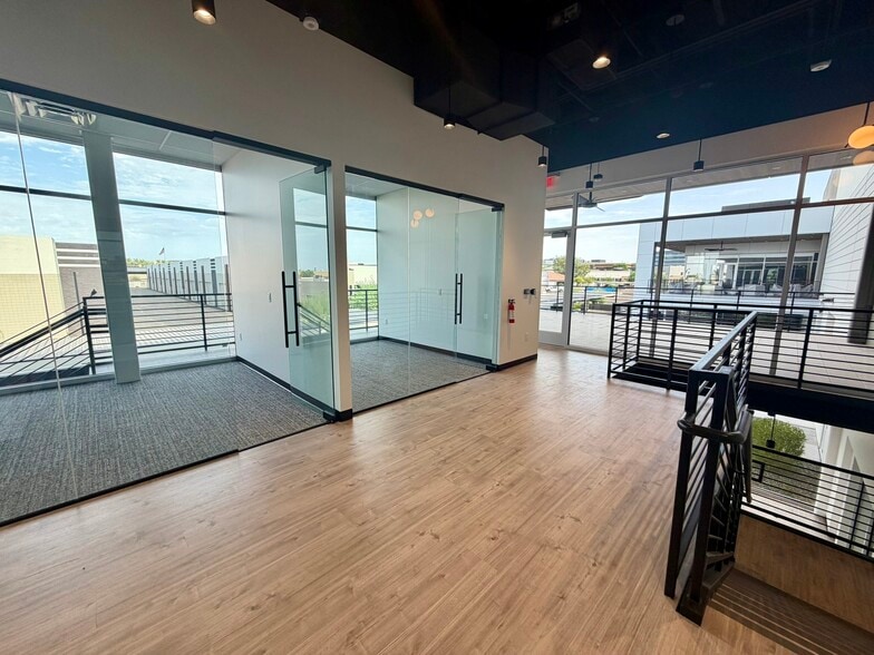 More Photos Of 7333 E Helm Dr, Scottsdale Airplane Hangar For Lease