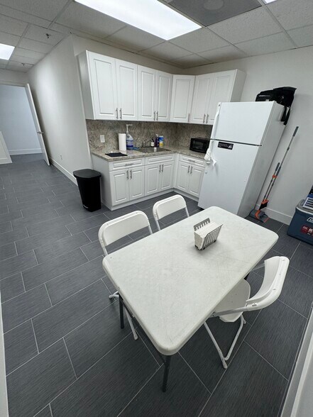 More Photos Of 9302-9398 NW 101st St, Medley Warehouse For Lease