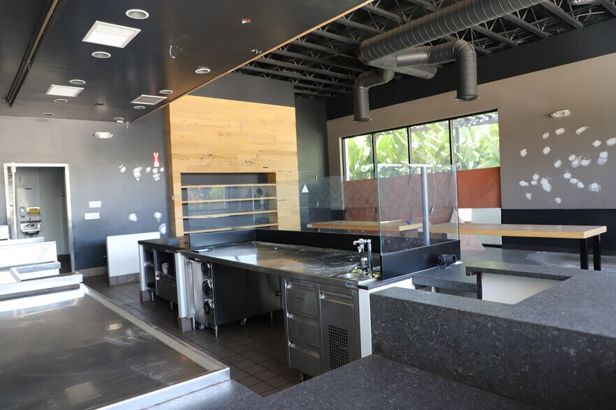 More Photos Of 10612 National Blvd, Los Angeles Storefront For Lease