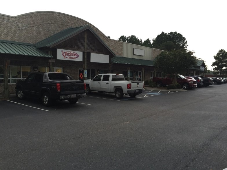 More Photos Of 6626 Gordon Rd, Wilmington Office For Sale