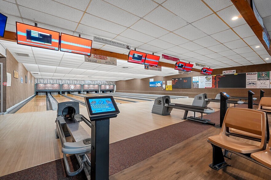 More Photos Of 326 Main St, Wausaukee Bowling Alley For Sale