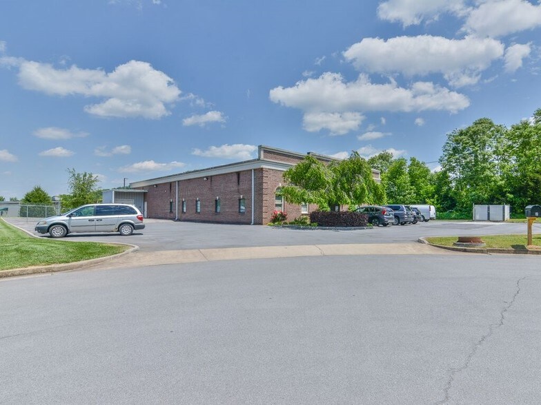 More Photos Of 7 Worth Cir, Johnson City Loft Creative Space For Lease