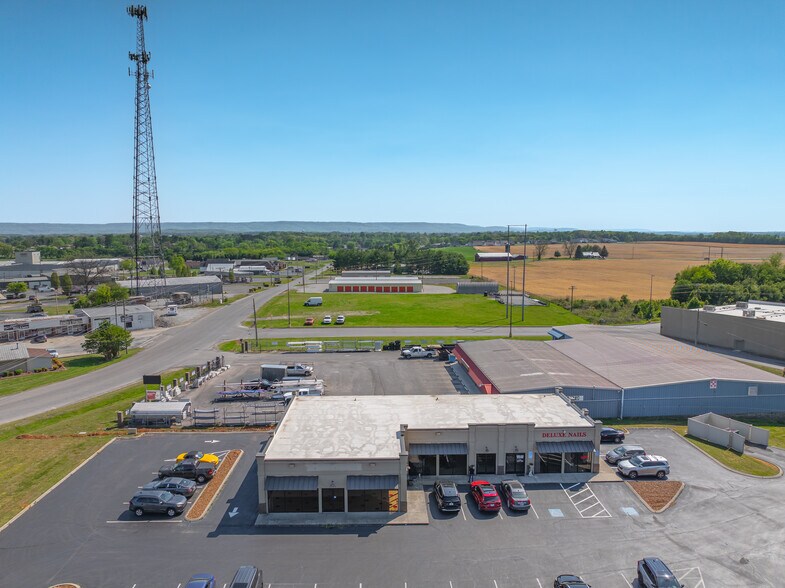 More Photos Of 2585 Decherd Blvd, Decherd Storefront For Lease