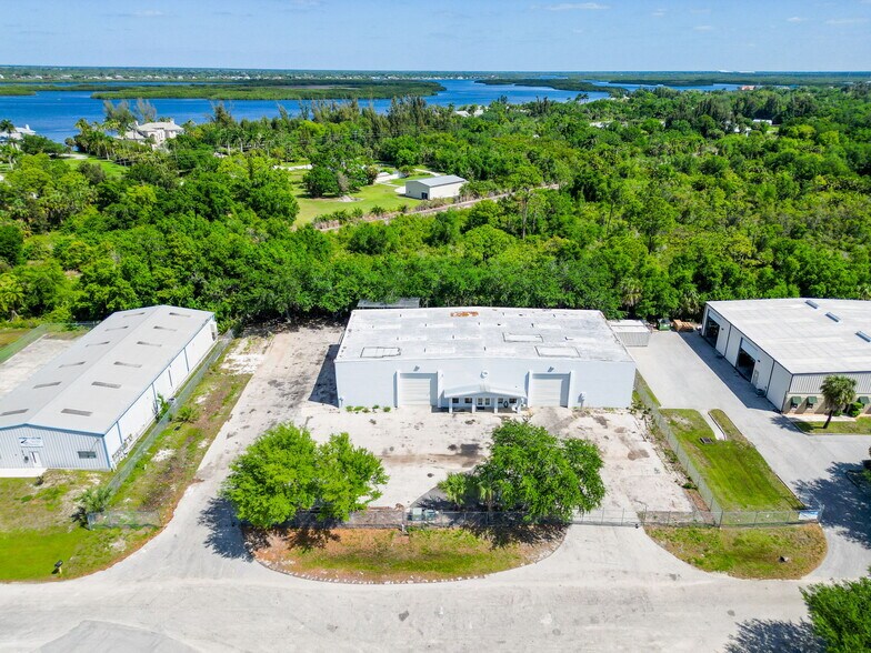 More Photos Of 5524 Independence Ct, Punta Gorda Warehouse For Sale