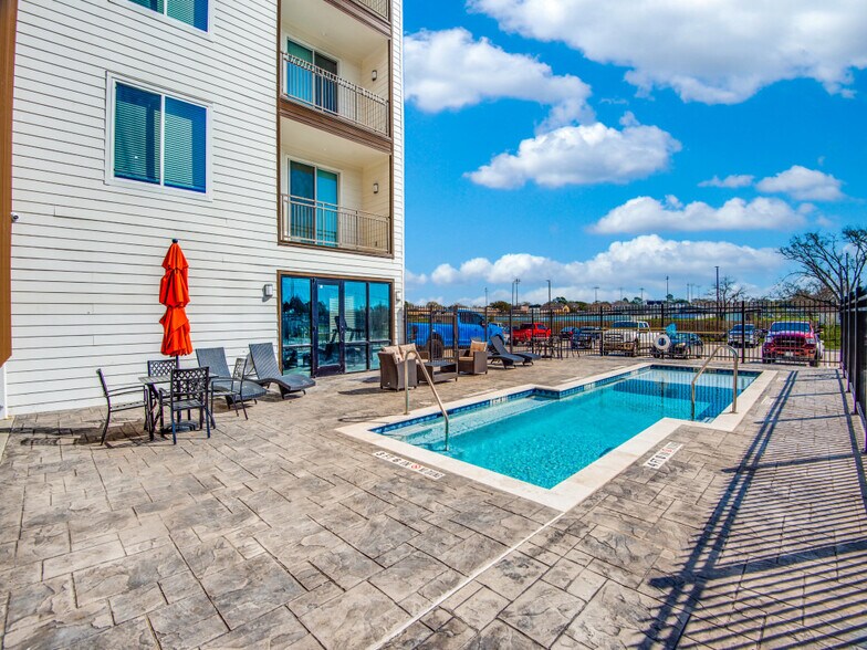 More Photos Of 1100 Us-90 Hwy W, Sealy Apartments For Sale