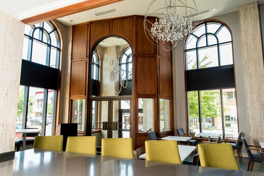 More Photos Of 71 N Broad St, Winder Office Residential For Lease