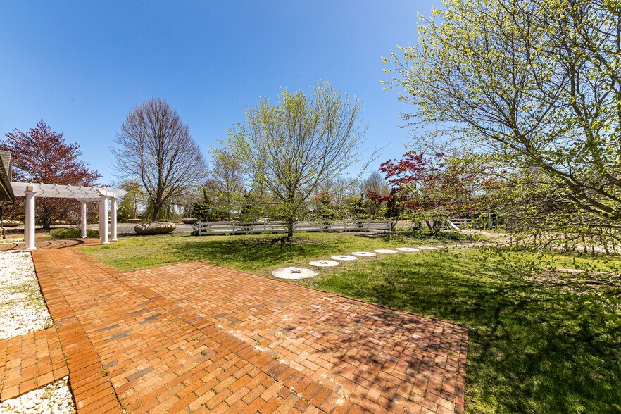 More Photos Of 773 Montauk Hwy, Water Mill General Retail For Lease