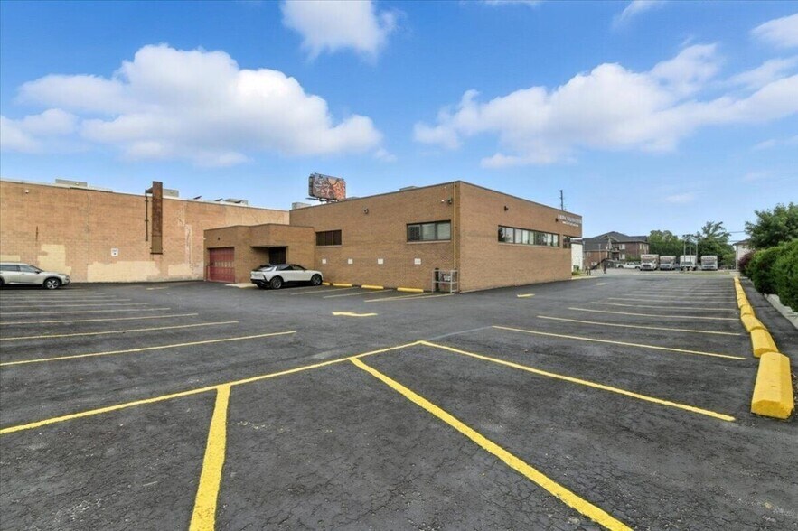 More Photos Of 372 King St, Oshawa Medical For Lease