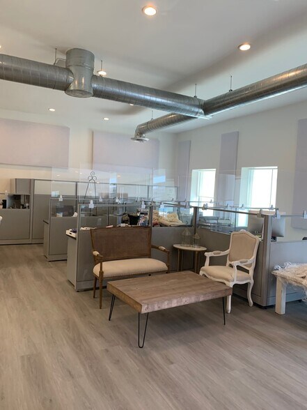 More Photos Of 5255 W 102nd St, Los Angeles Warehouse For Lease