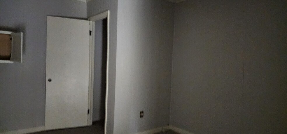 More Photos Of 24-28 S East St, Jasper Storefront Retail Residential For Lease