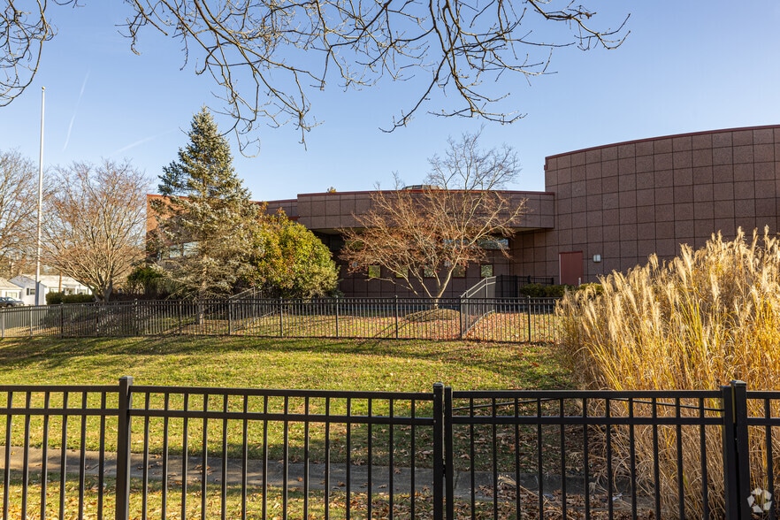 More Photos Of 197 Hance Ave, Tinton Falls Office For Sale