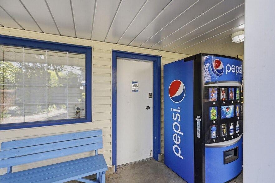 More Photos Of 7001 Savona Access Rd, Thompson-Nicola Hotel For Sale
