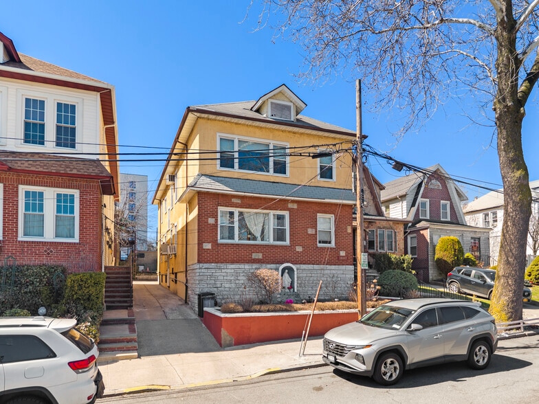 More Photos Of 1807 Willow Ln, Bronx Apartments For Sale