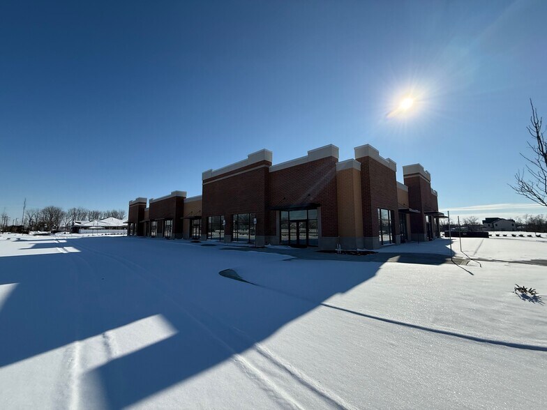 More Photos Of 17576 Alba Ln, Westfield Storefront For Lease