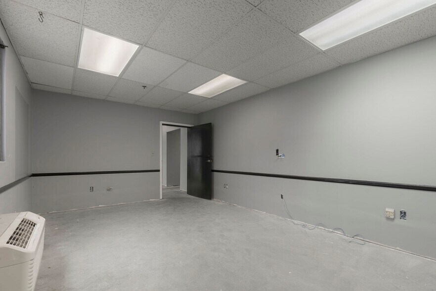 More Photos Of 1311 Bernheim Ln, Louisville Industrial For Sale