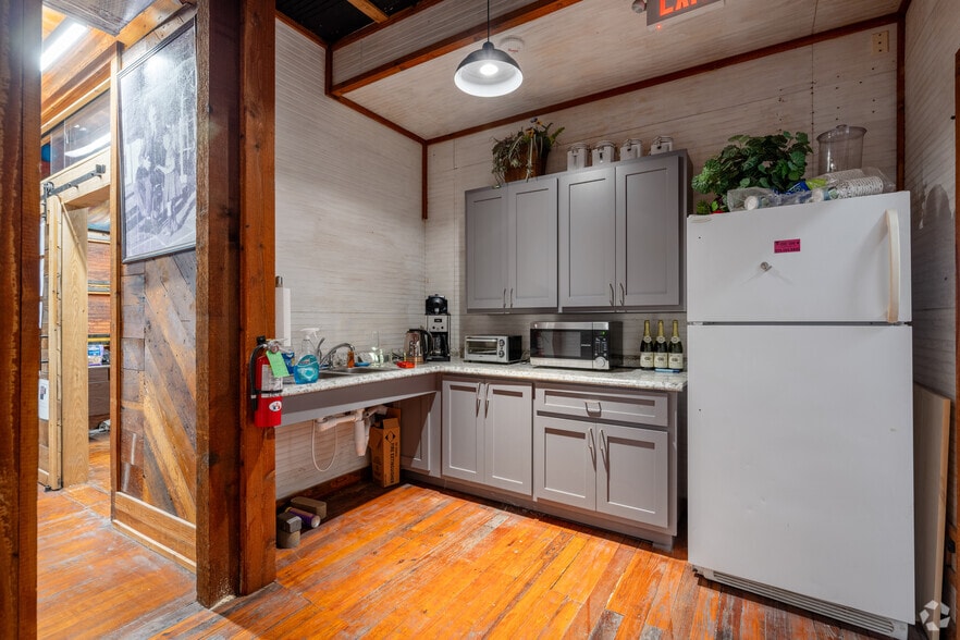 More Photos Of 1716 San Antonio St, Austin Loft Creative Space For Sale